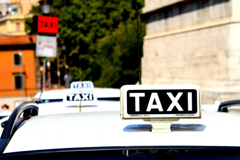 taxis-PEYMEINADE-min_taxi_auto_rome_road_white-1051610